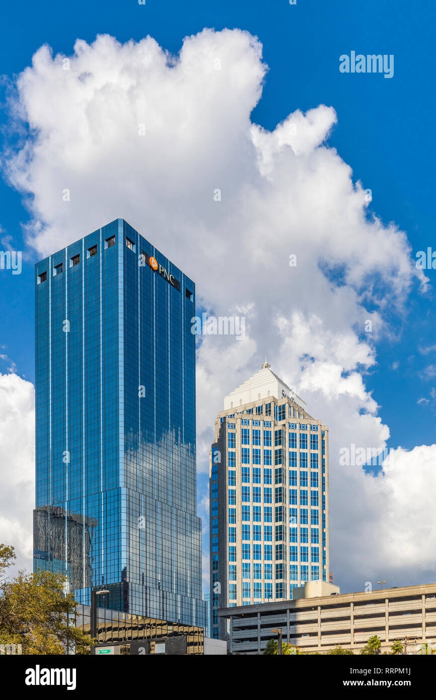 Edifici alti in downtown Tampa Florida su un luminoso giorno di sole Foto Stock
