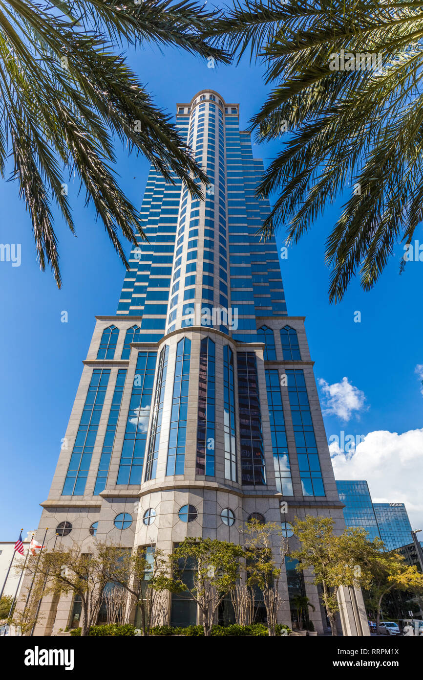 Edifici alti in downtown Tampa Florida su un luminoso giorno di sole Foto Stock