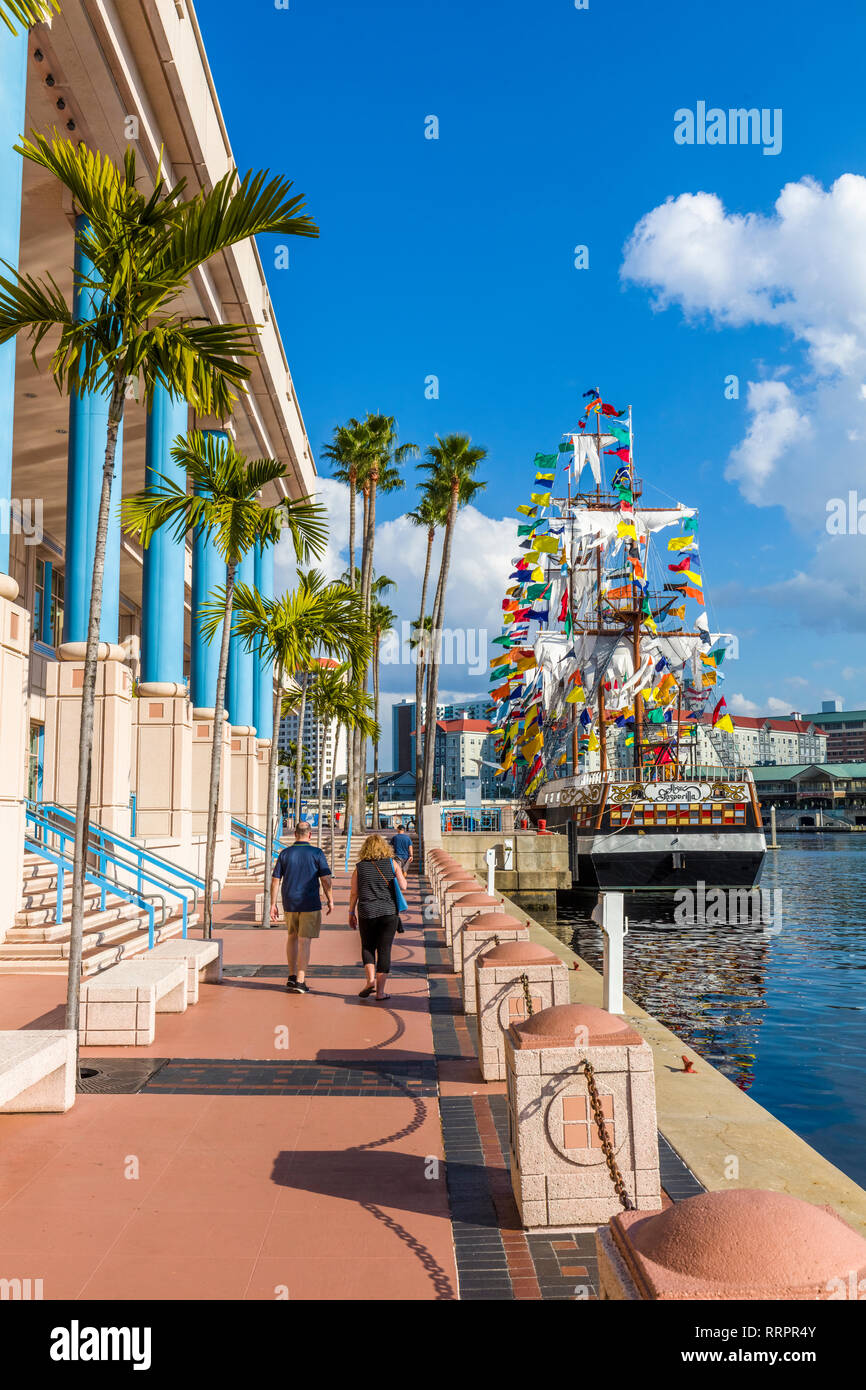 Tampa Riverwalk un sentiero pedonale lungo il fiume Hillsborough in downtown Tampa, Florida. Foto Stock