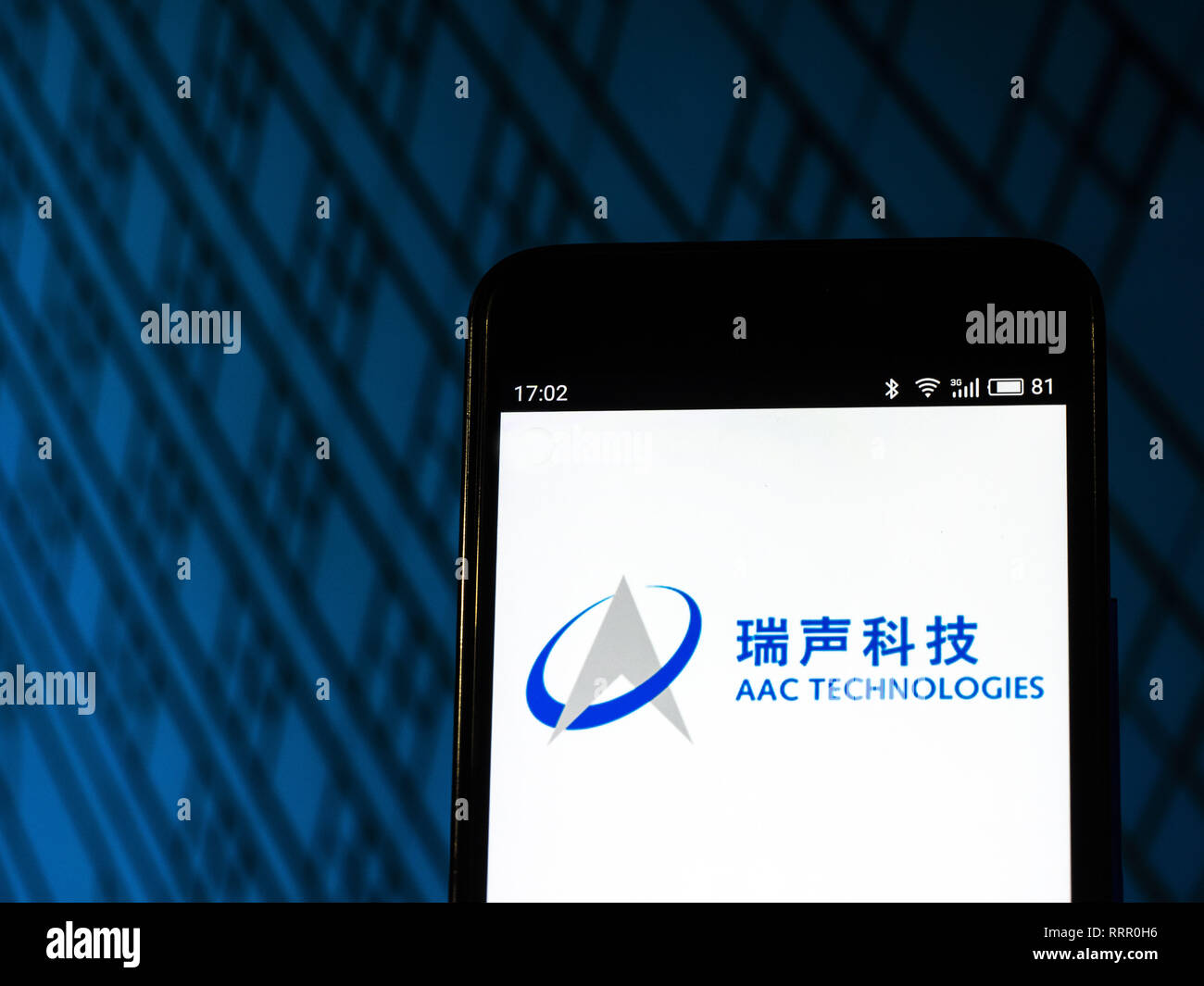 L'Ucraina. 1 Nov, 2018. Tecnologie di AAC Holdings Inc. Altro componente elettronico Manufacturing Company logo che si vede visualizzato su un telefono intelligente. Credito: Igor Golovniov SOPA/images/ZUMA filo/Alamy Live News Foto Stock