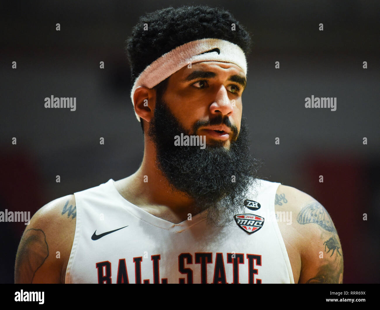 Muncie, Indiana, Stati Uniti d'America. Il 23 febbraio, 2019. Trey Mosè (24) si affaccia su durante il NCAA pallacanestro tra i razzi di Toledo e la sfera membro Cardinali al Worthen Arena di Muncie, Indiana. Austyn McFadden/CSM/Alamy Live News Foto Stock