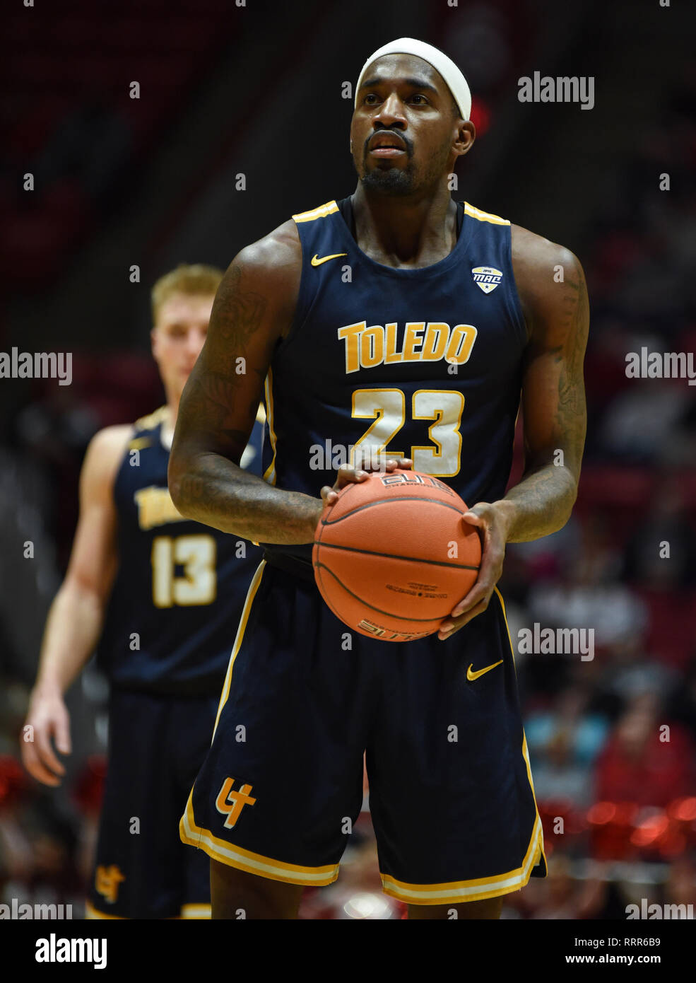 Muncie, Indiana, Stati Uniti d'America. Il 23 febbraio, 2019. Willie Jackson (23) spara un libero-buttare durante il NCAA pallacanestro tra i razzi di Toledo e la sfera membro Cardinali al Worthen Arena di Muncie, Indiana. Austyn McFadden/CSM/Alamy Live News Foto Stock