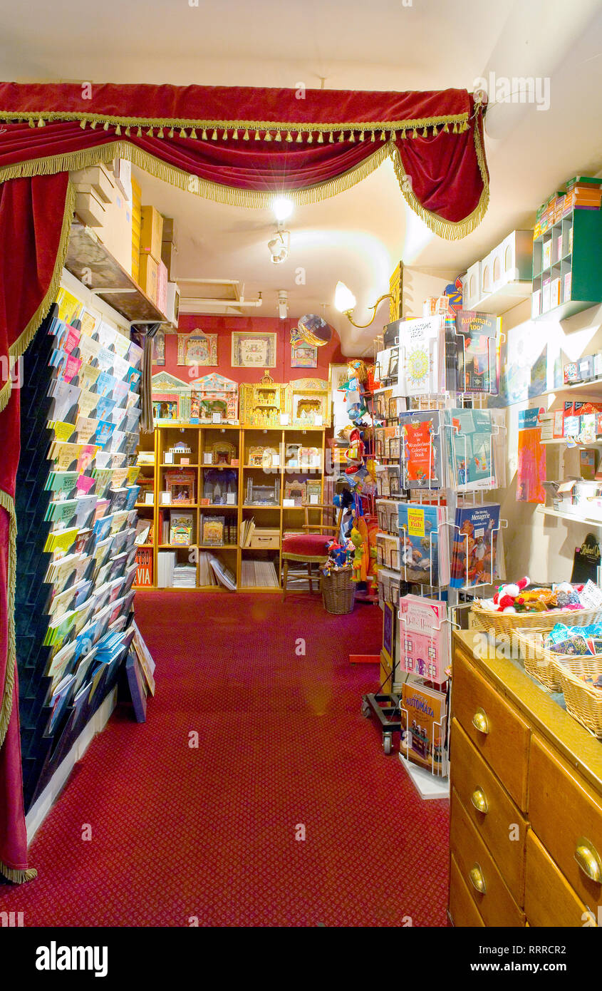 Vintage Toys per la vendita nel vintage toy shop Benjamin Pollack Covent Garden di Londra Foto Stock
