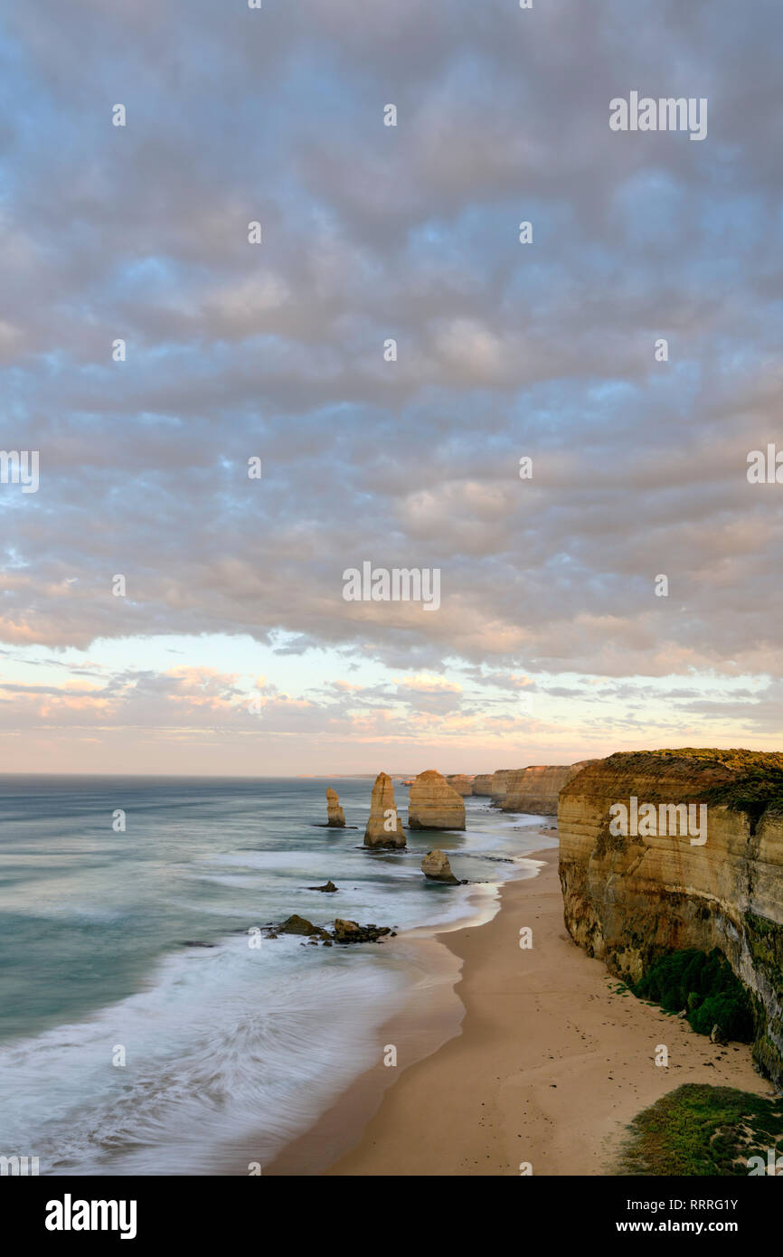 Oceania e Australia, australiano, Sotto, Victoria, Parco Nazionale di Port Campbell, i dodici Apostoli, sunrise Foto Stock