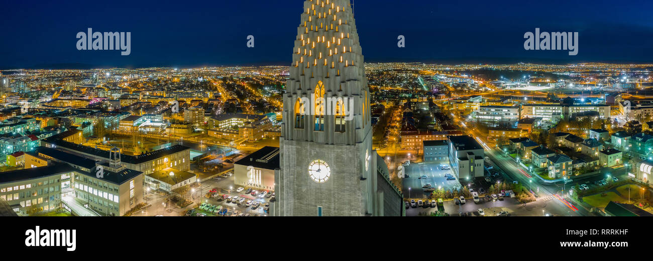 Hallgrimskirkja Chiesa di notte, Reykjavik, Islanda Foto Stock