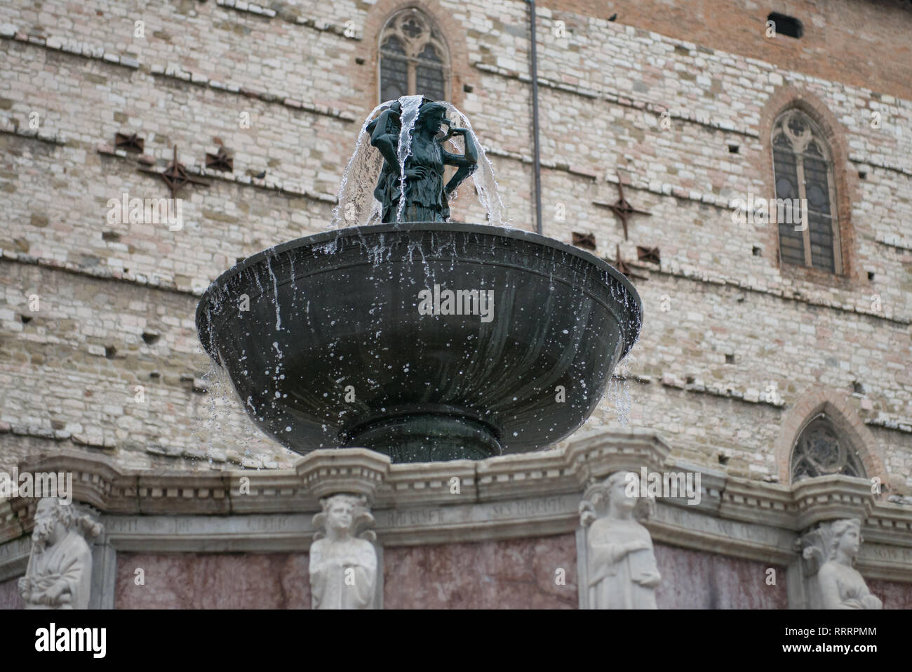 Fontana Maggiore, una fontana medievale della città antica di Perugia in Umbria, Italia Foto Stock