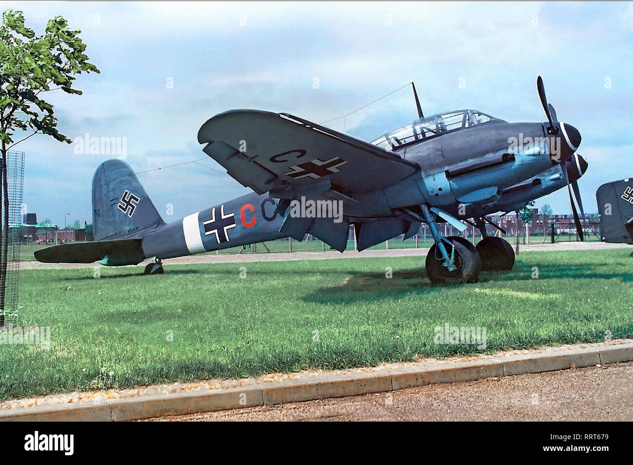 1943 Messerschmitt Me410A-1/U2 420430 al di fuori del RAF Museum di Hendon nel 1976. Foto scattata con una Praktica L fotocamera. Foto Stock