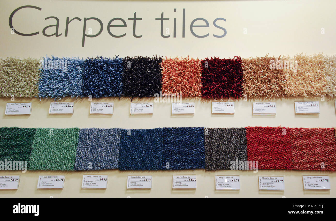 Campioni di tappeti sul display in John Lewis dipartimento di tappeti Foto Stock