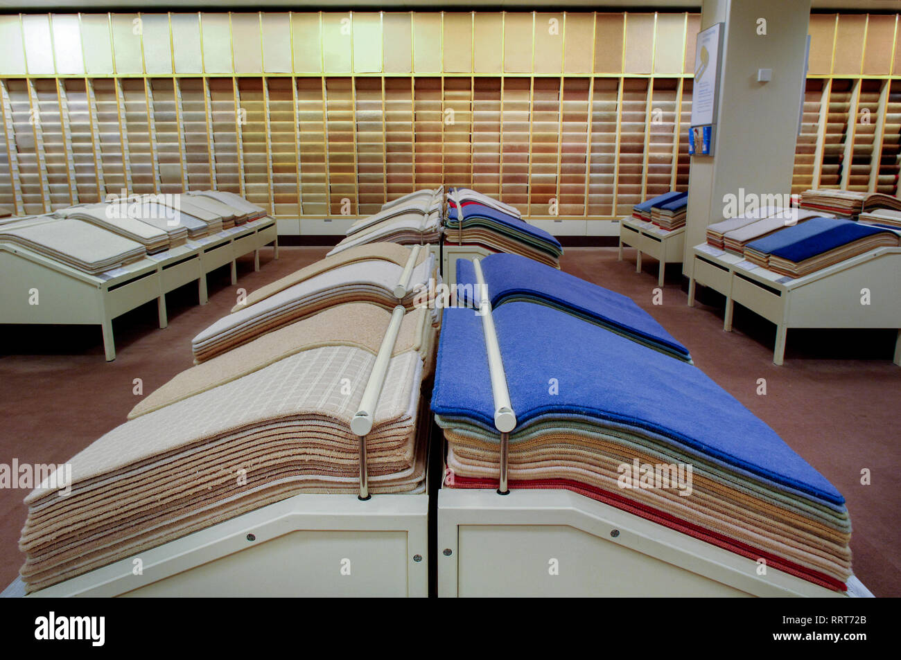 Campioni di tappeti sul display in John Lewis dipartimento di tappeti Foto Stock