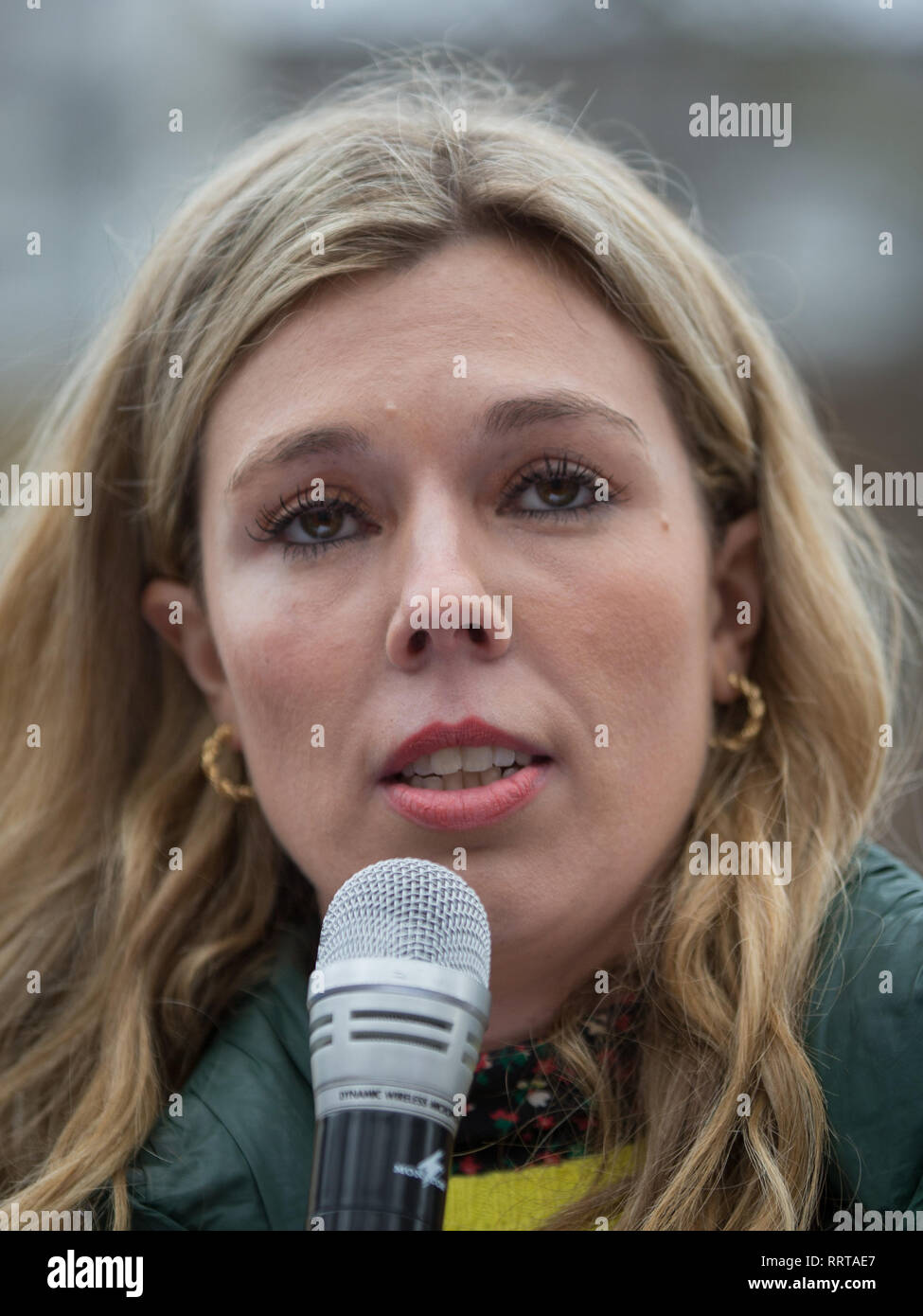 N. di caccia alle balene marzo all'Ambasciata giapponese, protesta contro laccati. decisione di ritirarsi dalla Commissione baleniera internazionale (IWC) e riprendere la caccia alle balene a fini commerciali. Dotato di: Carrie Symonds dove: Londra, Regno Unito quando: 26 Gen 2019 Credit: Wheatley/WENN Foto Stock