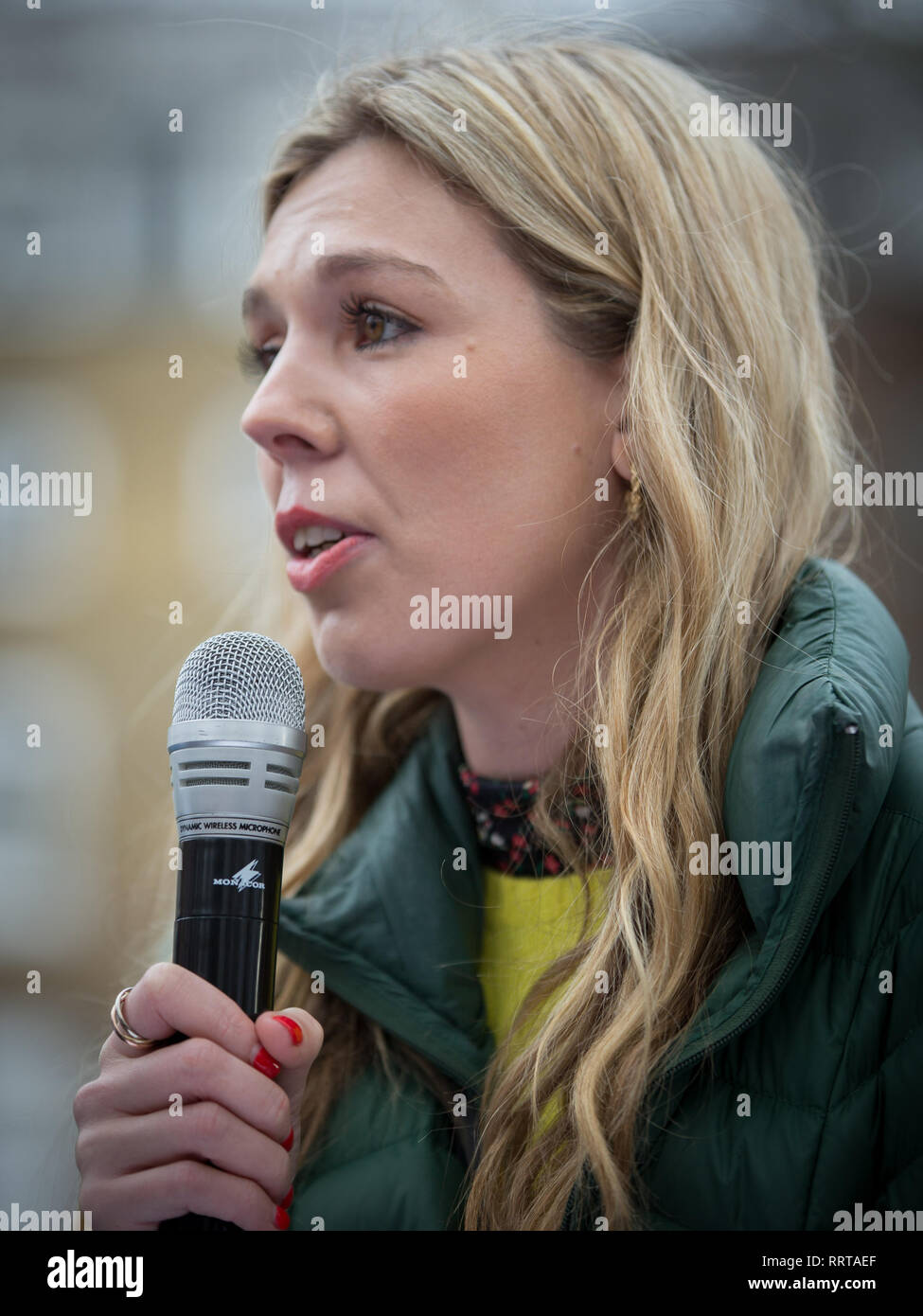 N. di caccia alle balene marzo all'Ambasciata giapponese, protesta contro laccati. decisione di ritirarsi dalla Commissione baleniera internazionale (IWC) e riprendere la caccia alle balene a fini commerciali. Dotato di: Carrie Symonds dove: Londra, Regno Unito quando: 26 Gen 2019 Credit: Wheatley/WENN Foto Stock