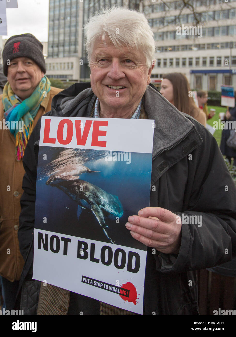 N. di caccia alle balene marzo all'Ambasciata giapponese, protesta contro laccati. decisione di ritirarsi dalla Commissione baleniera internazionale (IWC) e riprendere la caccia alle balene a fini commerciali. Dotato di: Stanley Johnson dove: Londra, Regno Unito quando: 26 Gen 2019 Credit: Wheatley/WENN Foto Stock
