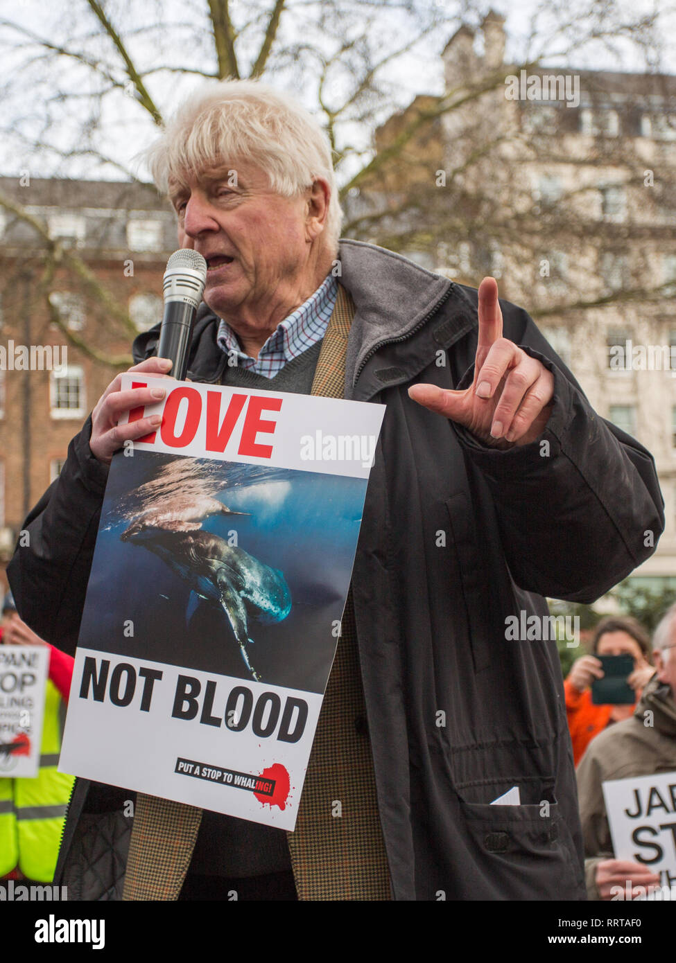 N. di caccia alle balene marzo all'Ambasciata giapponese, protesta contro laccati. decisione di ritirarsi dalla Commissione baleniera internazionale (IWC) e riprendere la caccia alle balene a fini commerciali. Dotato di: Stanley Johnson dove: Londra, Regno Unito quando: 26 Gen 2019 Credit: Wheatley/WENN Foto Stock