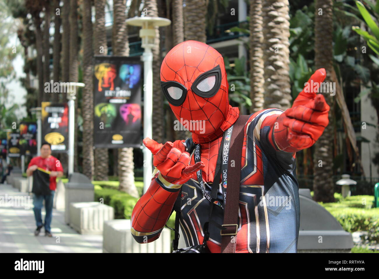 Wondercon partecipante pone nel suo Spiderman cosplay costume Foto Stock