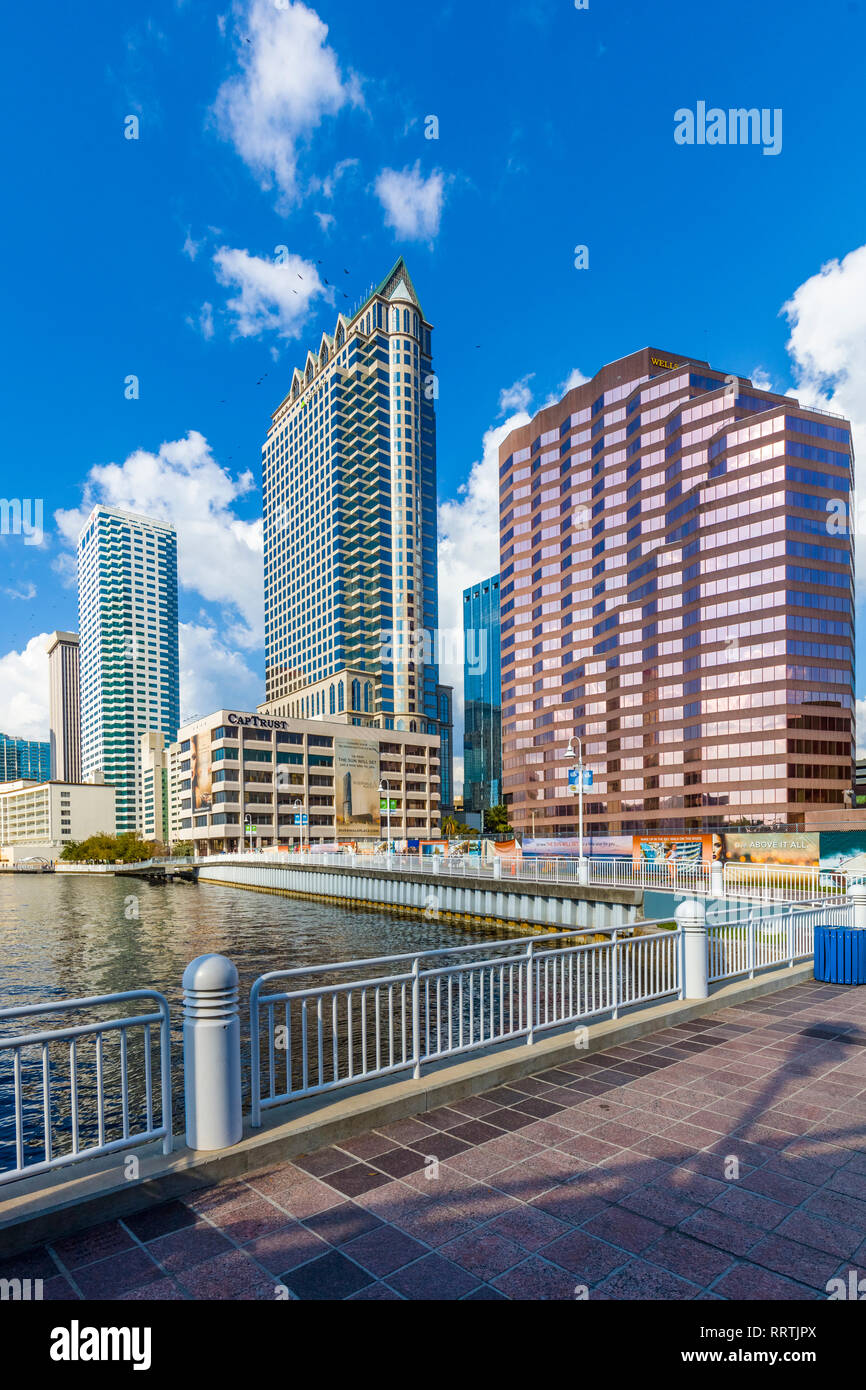 Tampa Riverwalk un sentiero pedonale lungo il fiume Hillsborough in downtown Tampa, Florida. Foto Stock