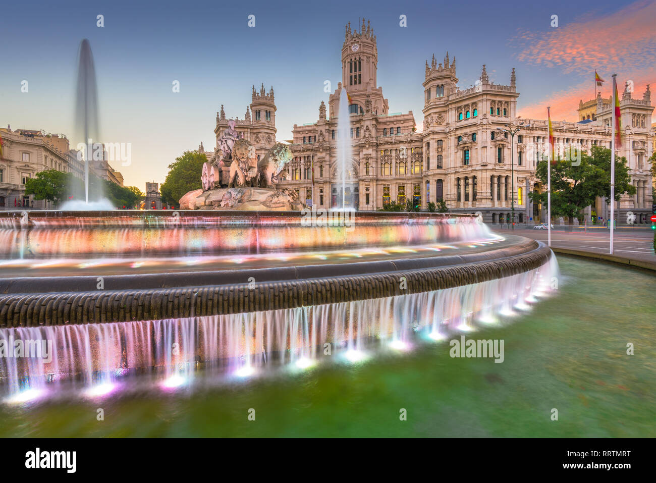 Madrid, Spagna a Plaza de Cibeles al crepuscolo. Foto Stock