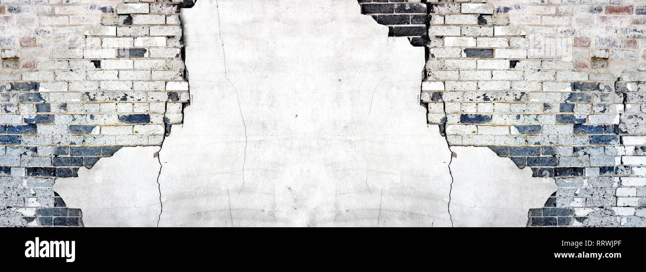 Dettaglio della parete Stucco gesso cade a pezzi vecchi mattoni di sbriciolamento sbriciolate Foto Stock