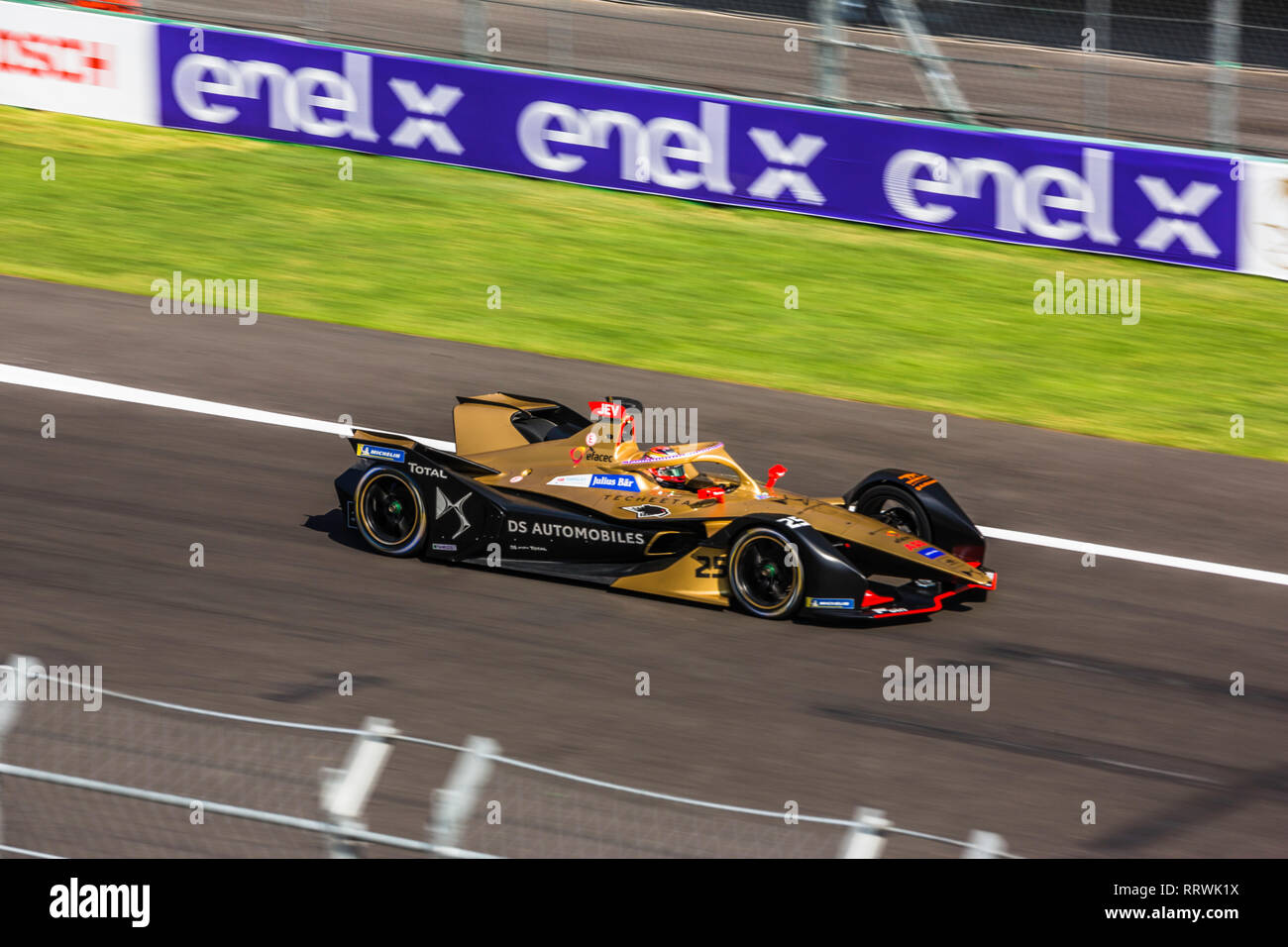 Città del Messico, Messico - 16 Febbraio 2019: Autodromo Hermanos Rodriguez. Città del Messico E-Prix. DS Techeetah Formula e Team driver Jean Eric Vergne al n. 25, in esecuzione a Città del Messico E-Prix. Foto Stock