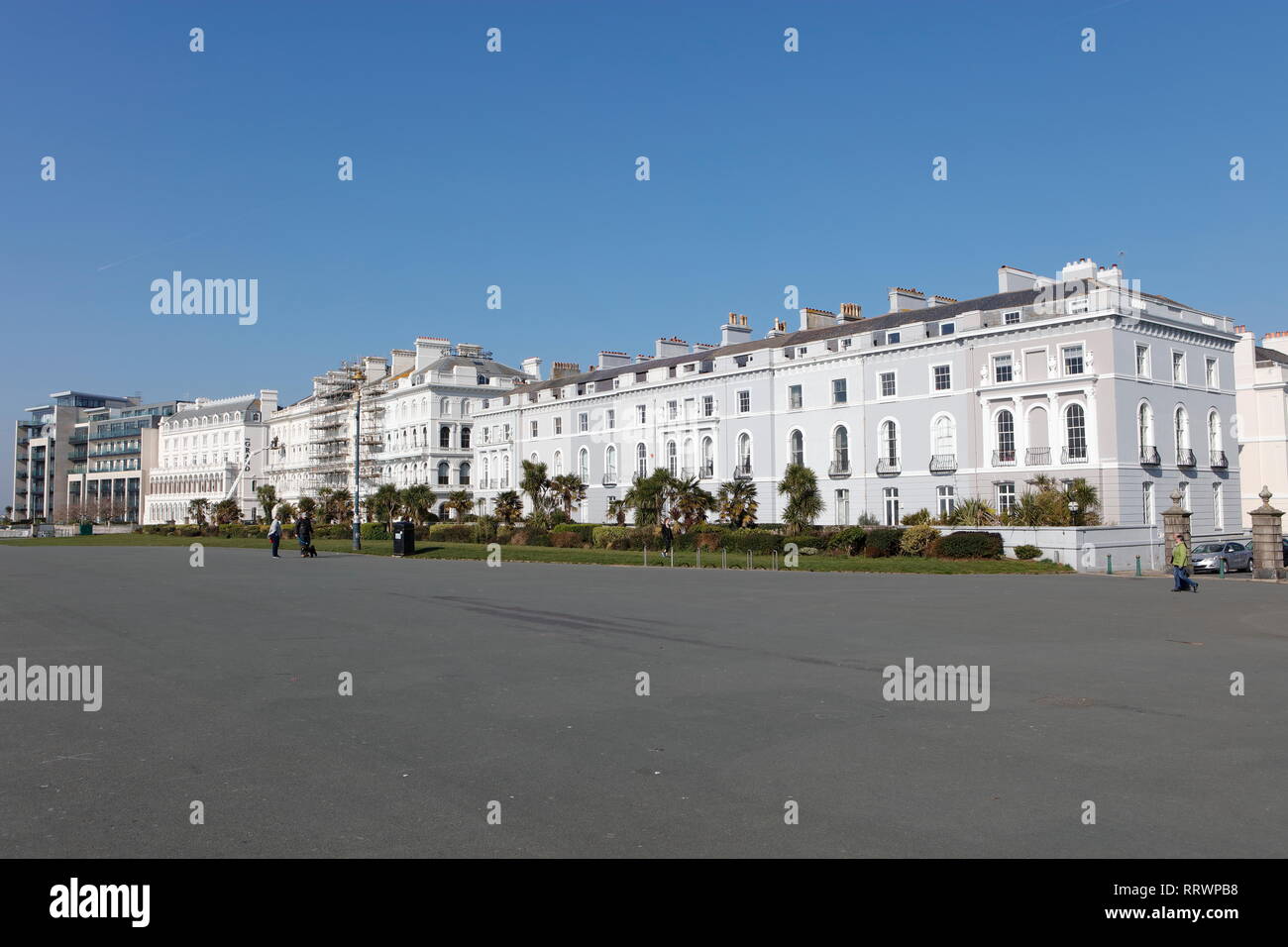 Plymouth, Devon, Regno Unito. Il 26 febbraio, 2019. Architettura vittoriana lungo Plymouth Hoe. La zappa è uno dei più popolari attrazioni turistiche in Plymou Foto Stock