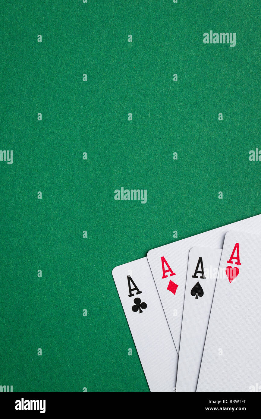 Quattro Assi. Carte da poker sul tavolo verde. Foto Stock