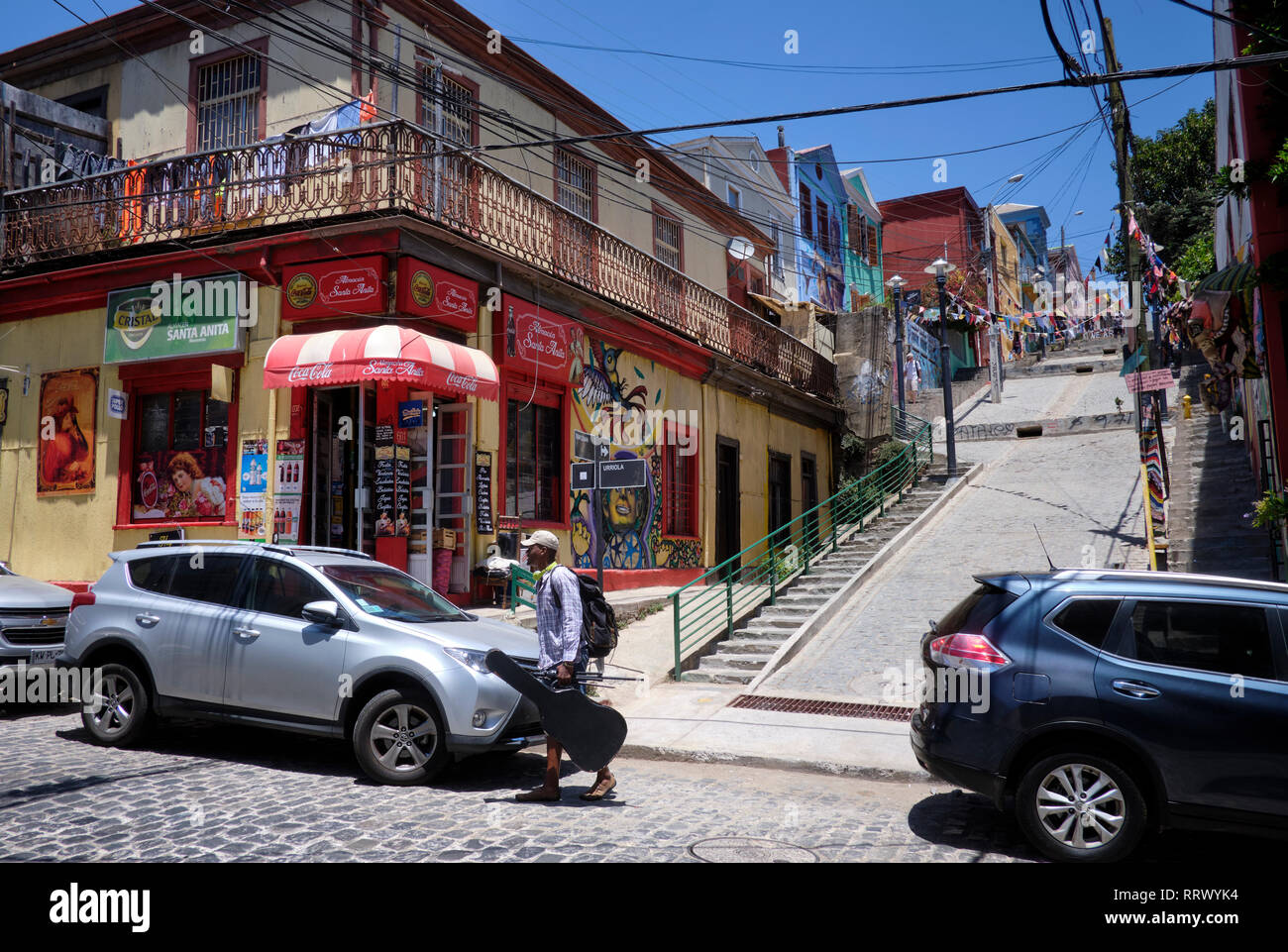 Strade con graffiti a Valparaíso, Cile Foto Stock