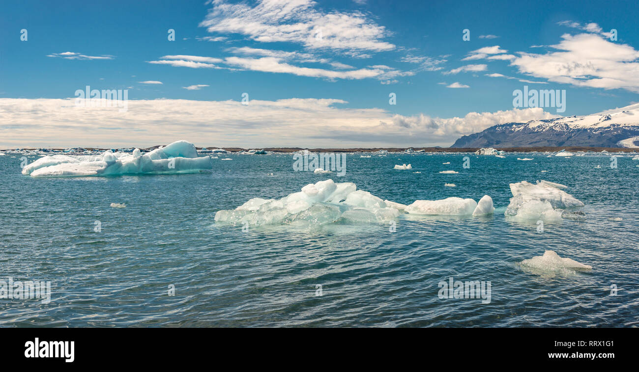 Vista panoramica della laguna glaciale, Jokulsarlon, sul sud dell'Islanda Foto Stock