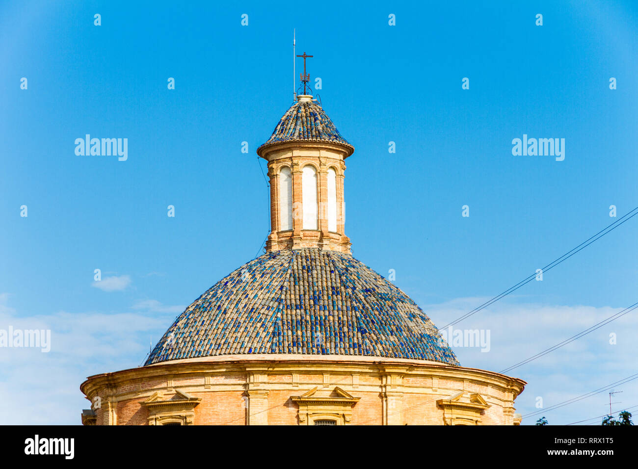 Valencia, Spagna. Cupola della Basilica de la Mare de Deu dels Desemparats nel pomeriggio in Estate Foto Stock