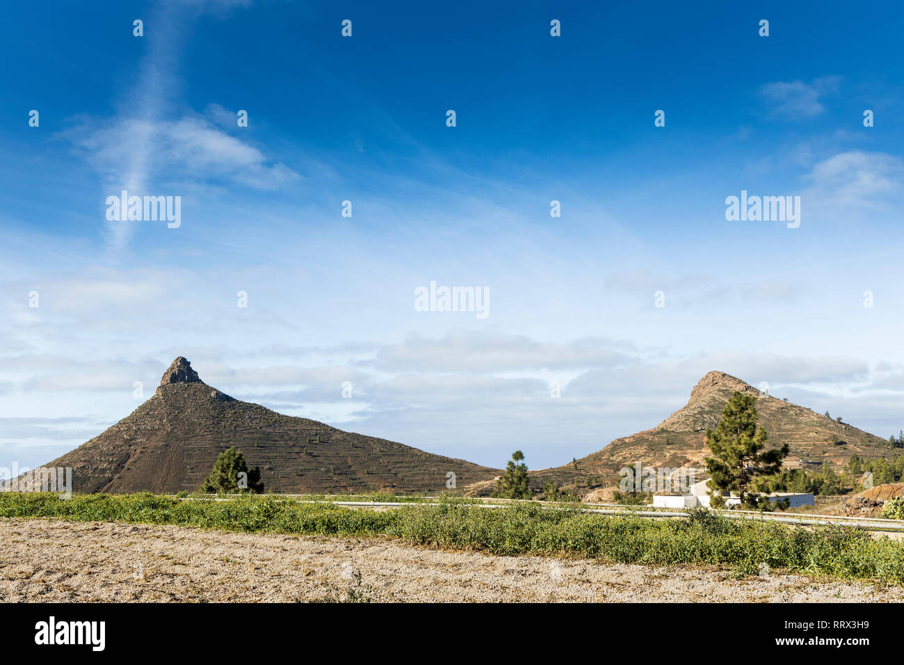 Roque Imoque e un paesaggio agricolo a Ifonche, Arona, Tenerife, Isole Canarie, Spagna Foto Stock
