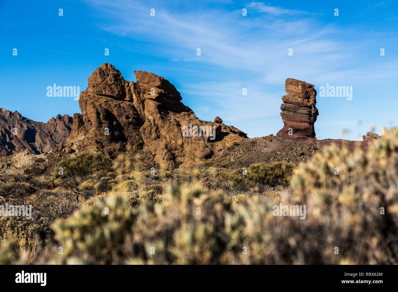 Il Roques de Garcia rock formazione e Roque Cinchado nel Las Canadas del Teide national park, Tenerife, Isole Canarie, Spagna Foto Stock