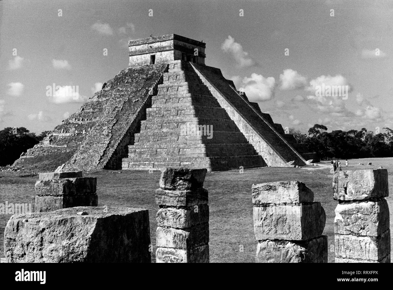 Viaggio in Messico - Messico, Yucatan - El Castillo - il passo piramide Castillo tempio di Chichen Itza, civiltà Maya. Data dell'immagine 1962 circa. Foto Erich Andres Foto Stock
