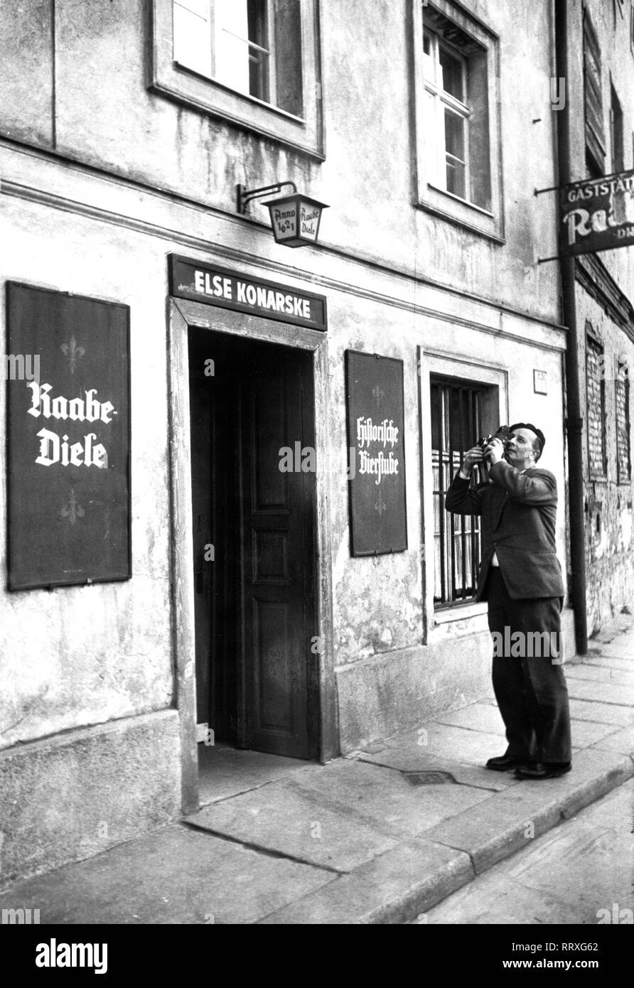 Germania - Berlino, Sperlingsgasse, Raabe-Klause, Fotograf, Gaststätte, Diele, Bierstube, historisch, Deutschland 1960 Foto Stock