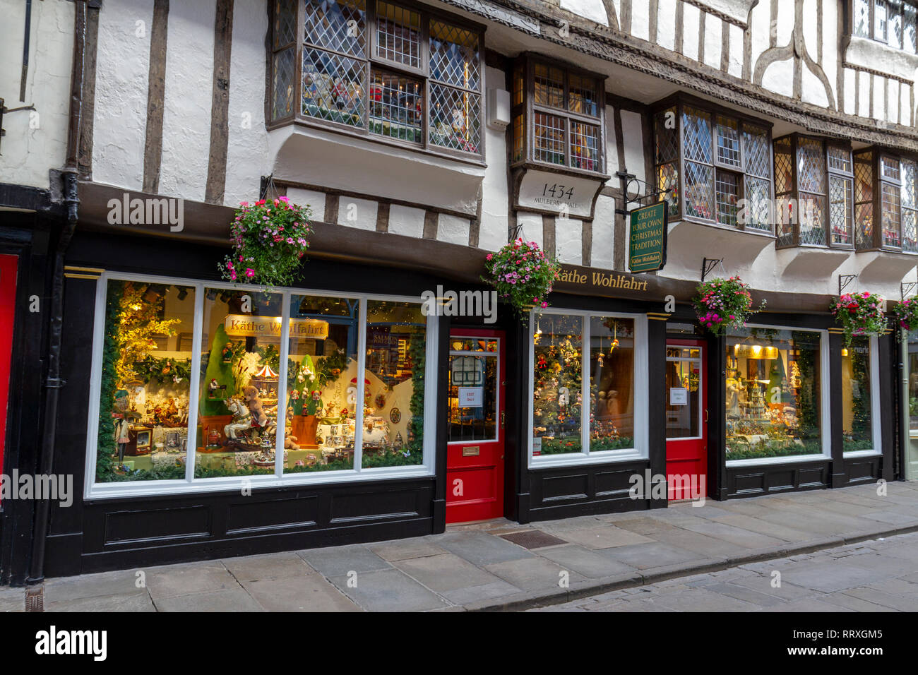 La Kathe G. Wohlfart shop di natale nella città di York, North Yorkshire, Regno Unito. Foto Stock
