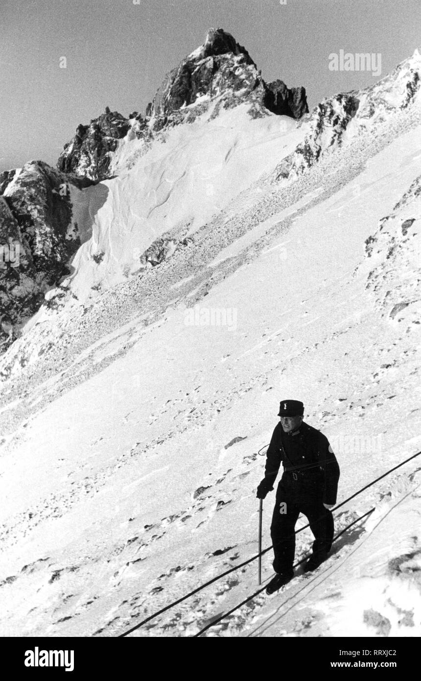 Alpen - Wanderer in den Alpen. Vagare attraverso le Alpi. Foto Stock