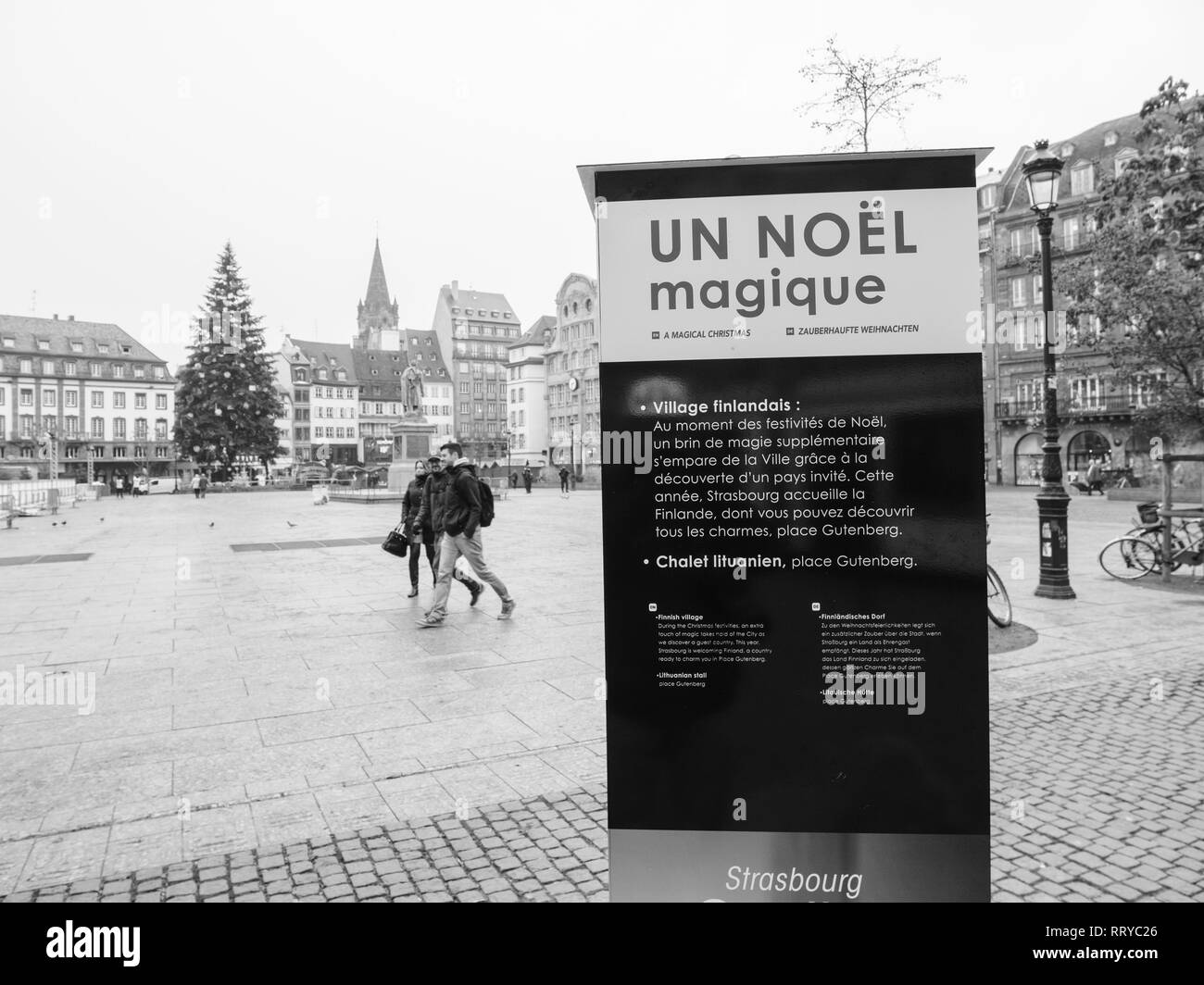 Strasburgo, Francia - Dic 11, 2018: una magia di Natale pubblicità con vuoto Place Kleber dopo l attacco terroristico in Strasbourg Christmas area di mercato Foto Stock