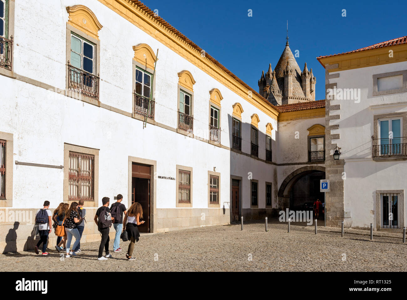 Architettura dettaglio della biblioteca pubblica a Evora, Portogallo Foto Stock