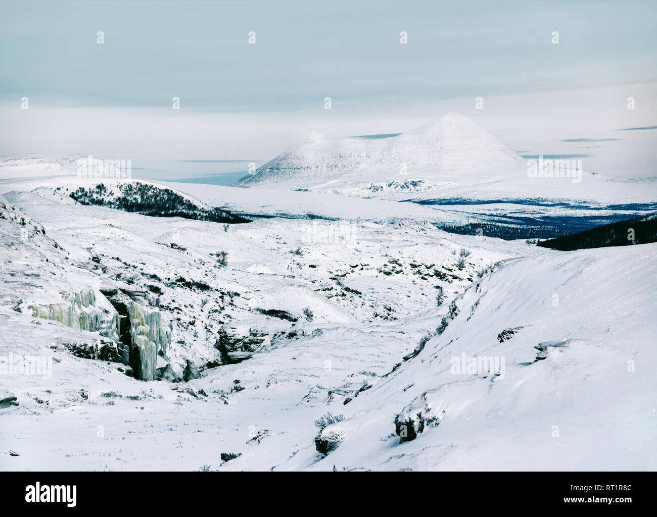 Norvegia, Rondane, Snow-Covered picchi nel Rondane National Park Foto Stock