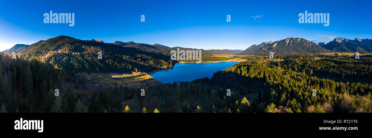 In Germania, in Baviera, Est Allgaeu, Regione Garmisch-Partenkirchen, Kruen, vista aerea del Lago Barmsee e Grubsee Foto Stock