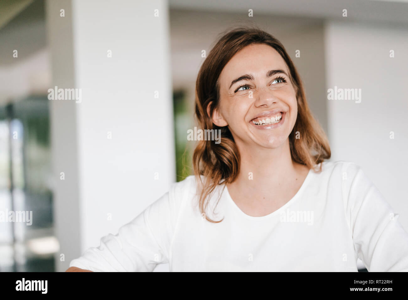 Ritratto di un raggiante giovane imprenditrice Foto Stock