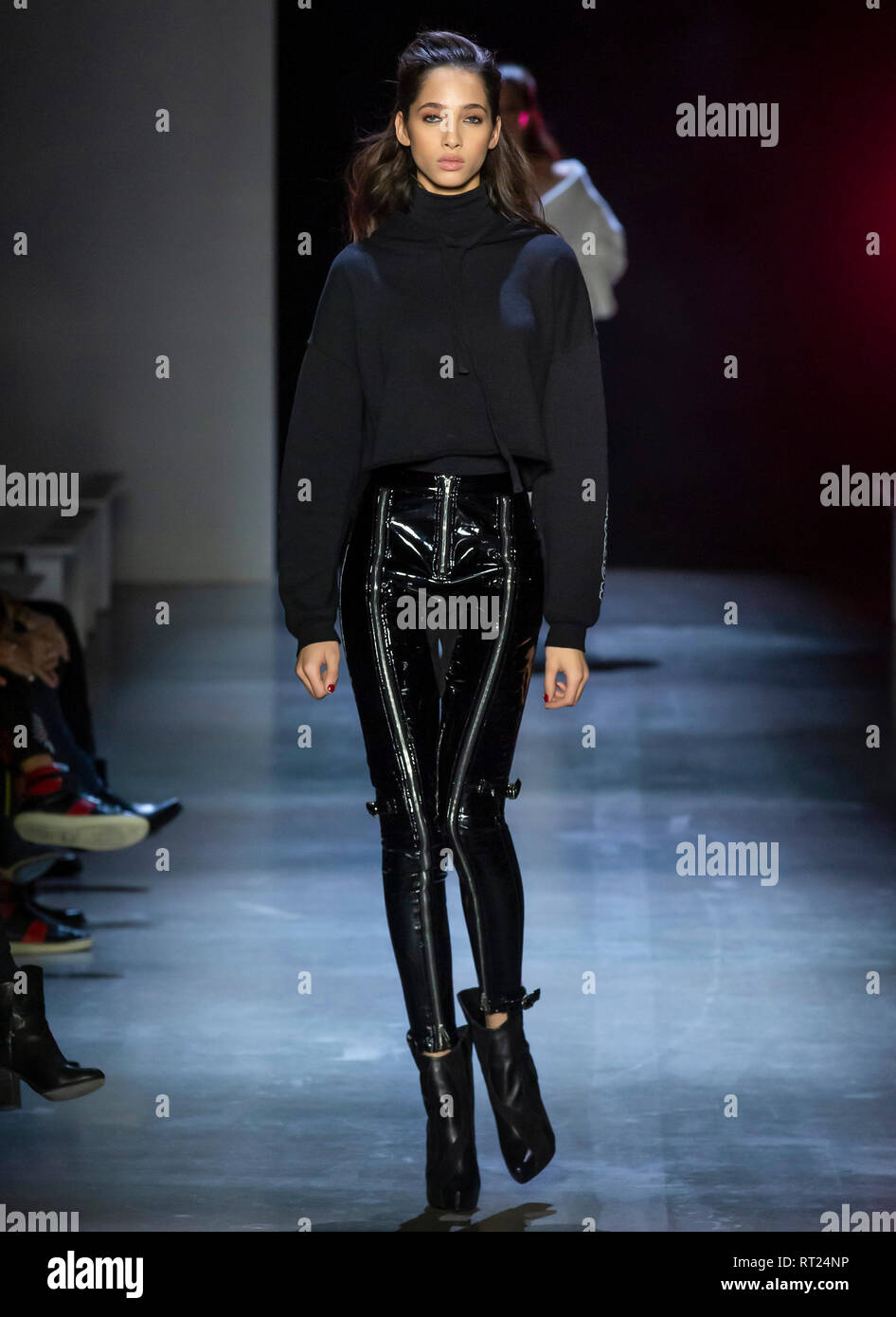 New York New York - 10 Febbraio 2019: Yasmin Wijnaldum passeggiate la pista durante le prove per la Prabal Gurung Autunno Inverno 2019 Fashion Show Foto Stock