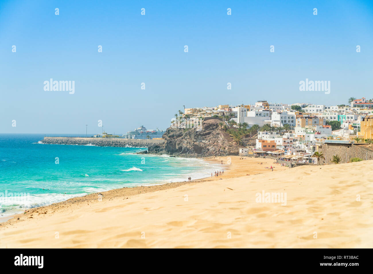 Bellissima e ampia spiaggia di sabbia di Morro Jable, Jandia Penninsula a Fuerteventura, Spagna Foto Stock