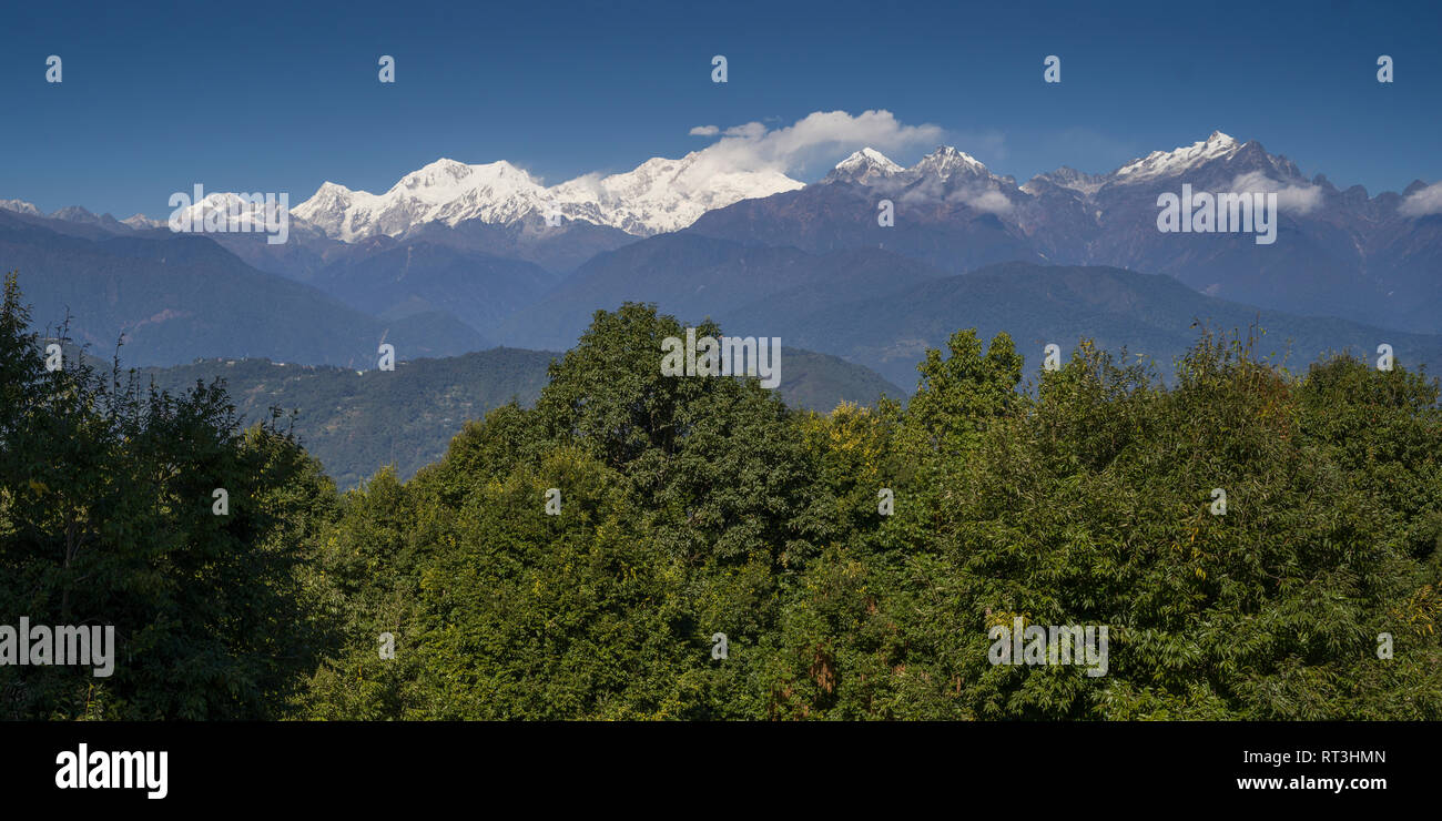 Vista del Kangchenjunga mountain range, Grande Himalaya gamma, il Sikkim, India Foto Stock