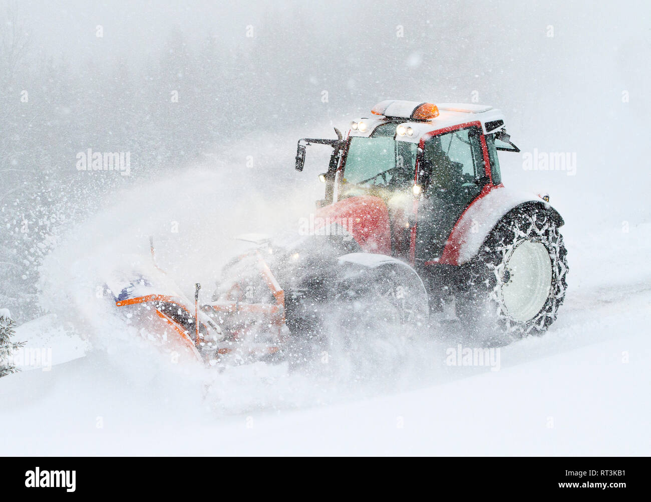 Austria, Tirolo, Obergurgl, neve-servizio di aratura con spartineve Foto Stock