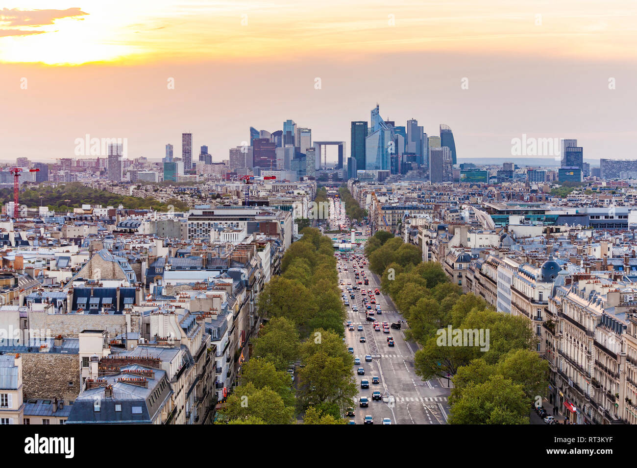 Francia, Parigi, cityscape con Avenue de la Grande Armée e La Defense Foto Stock