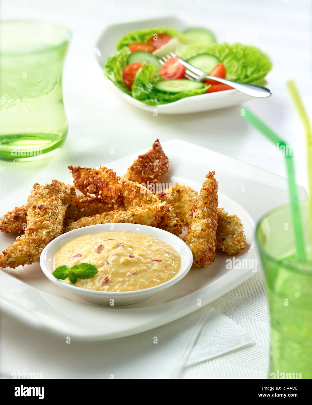 Croccante rivestite con le strisce di pollo Foto Stock