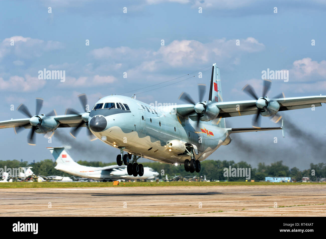 Un Popolo della Esercito di Liberazione Air Force Y-9 medio raggio a velivoli da trasporto. Foto Stock