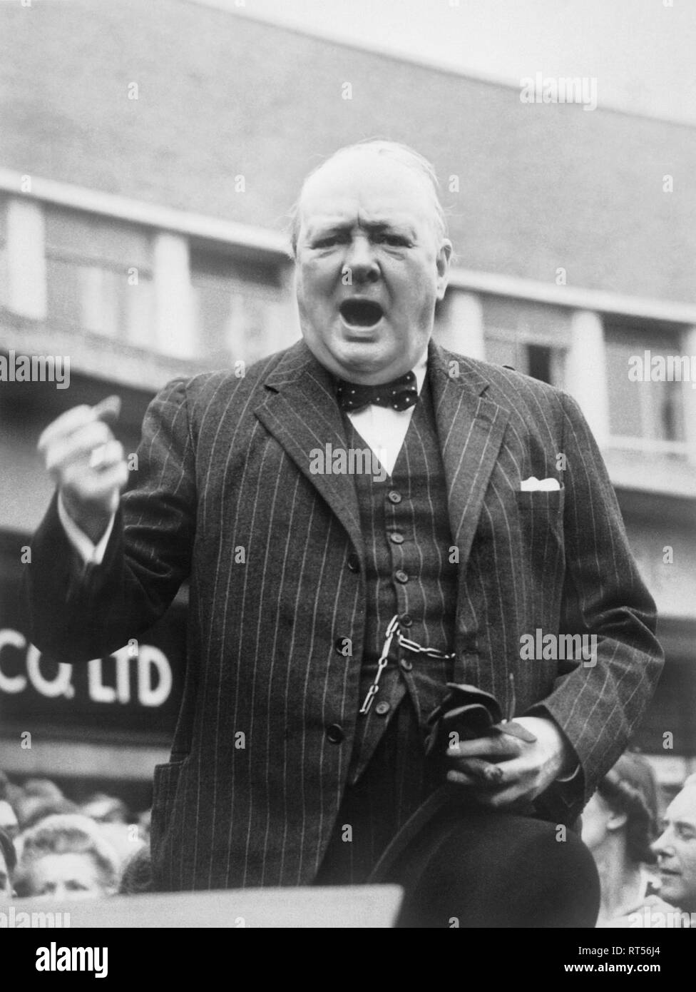 Storia britannica fotografia del Primo Ministro Winston Churchill durante una campagna elettorale discorso, 1945. Foto Stock