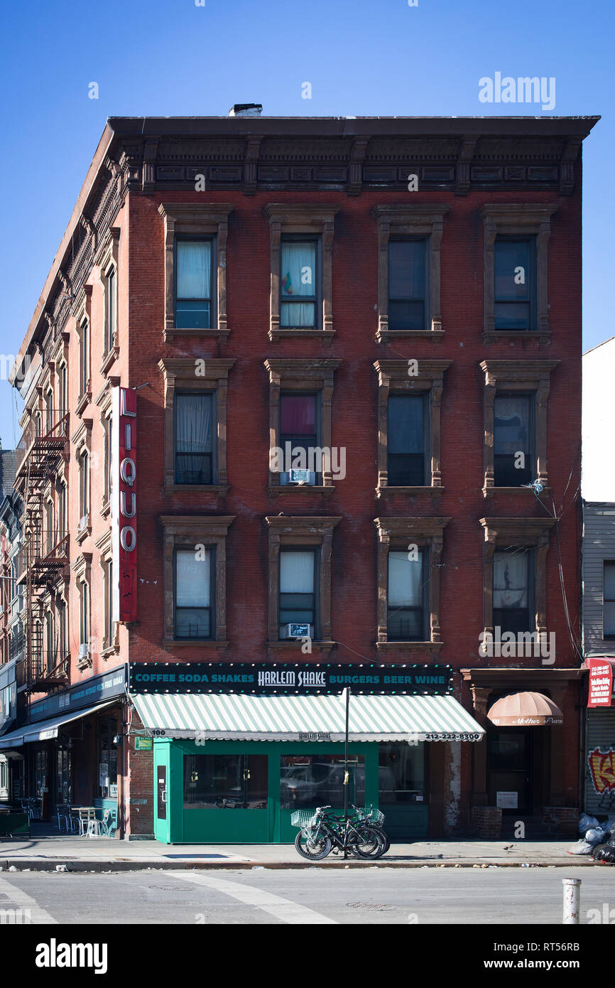 Marzo 2017 Manhattan, New York. Angolo di Harlem a 124St e Malcom x Ave. Foto Stock