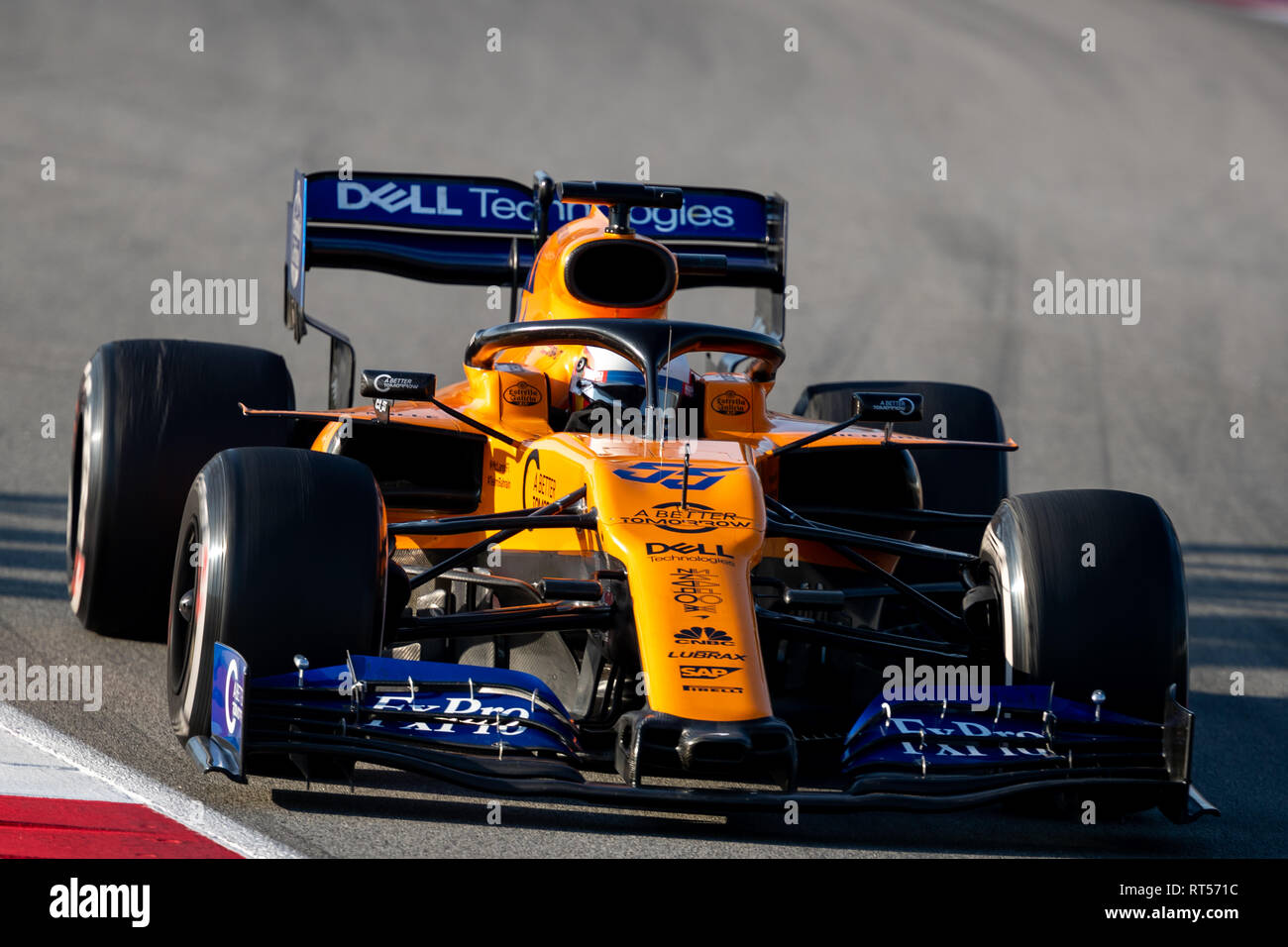 Carlos Sainz della McLaren visto in azione durante il secondo viaggio della seconda settimana di test F1 giorni nel circuito di Montmelò. Foto Stock