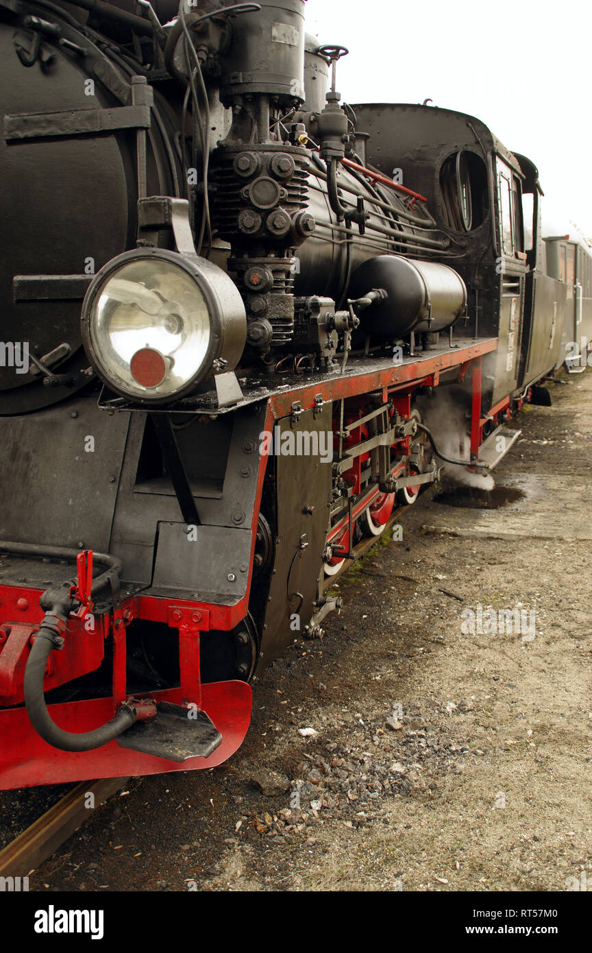 Retrò vapore locomotiva a motore sulle piste. Treno storico. Foto Stock