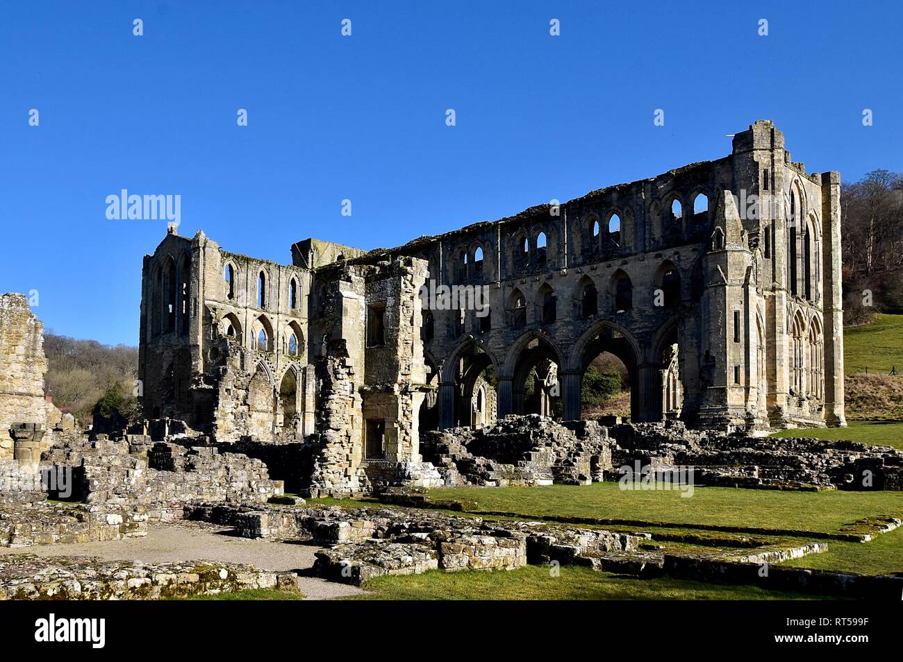 Rievaulx Abbey rovine della chiesa. Foto Stock